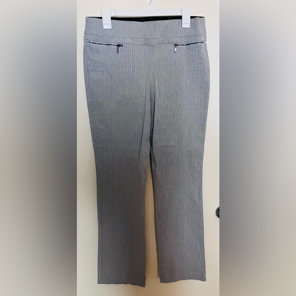NWOT‎ Violets & Roses Women’s Gray Pinstripe Pull On Pants  Size 12 Business